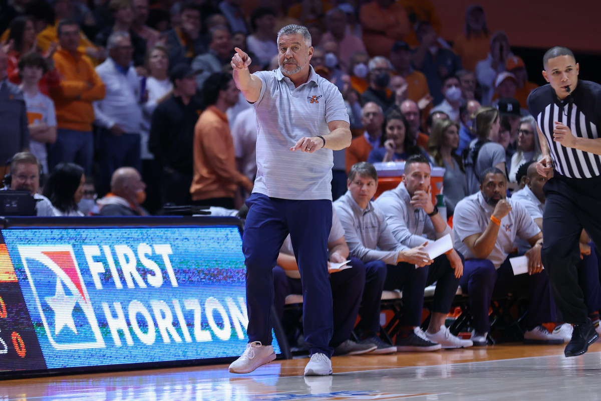 Feb 26, 2022; Knoxville, Tennessee, USA; Auburn Tigers head coach Bruce Pearl during the game against the Tennessee Volunteers at Thompson-Boling Arena. Mandatory Credit: Randy Sartin-USA TODAY Sports